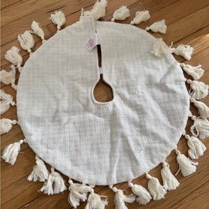 White Tassel with gold Detail Mini Christmas Tree Skirt